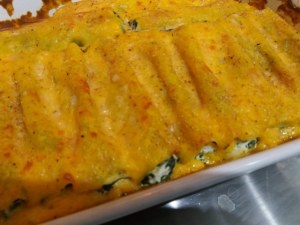 Cannelloni ripieni di ricotta e minestra maritata con besciamella alla zucca