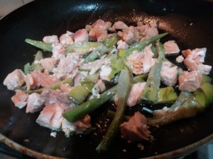 cous cous allo zafferano con caciofi e salmone 10