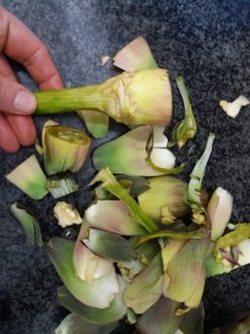 Cous cous allo zafferano con carciofi e salmone