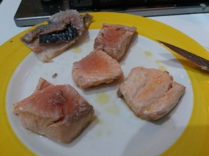 Cous cous allo zafferano con carciofi e salmone