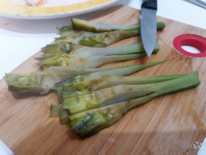Cous cous allo zafferano con carciofi e salmone