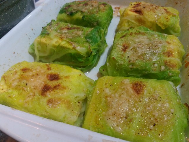 Fagottini di verza ripieni di polenta e feta greca