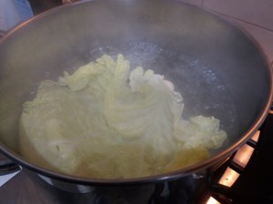 Fagottini di verza ripieni di polenta e feta greca