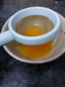 Filetto di tonno rosso con mandorle su salsa all'arancia