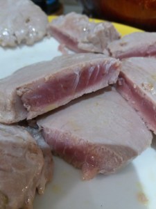 filetto di tonno rosso su salsa arancia 10