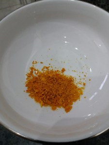 Filetto di tonno rosso con mandorle su salsa all'arancia