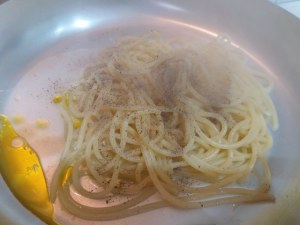 tonnarelli cacio e pepe agli agrumi con provolone del monaco