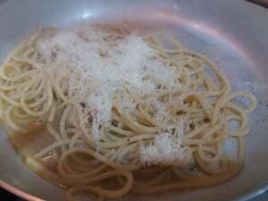 cacio e pepe agli agrumi con provolone del monaco_8_640x480
