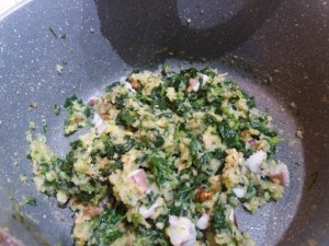 calamaro imbottito con friarielli provola e noci su polenta alla curcuma