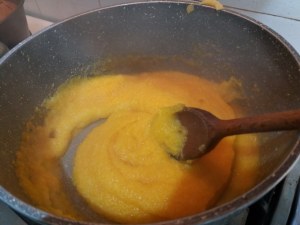 calamaro imbottito con friarielli provola e noci su polenta alla curcuma 18
