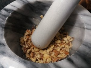 calamaro imbottito con friarielli provola e noci su polenta alla curcuma