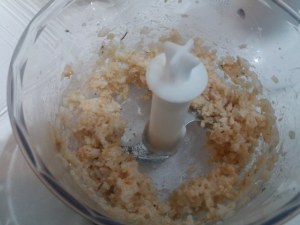 Ravioli bicolore allo zafferano e al nero di seppia con gamberi