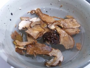 scialatielli di castagna con salsiccia funghi porcini tarallo sbriciolato