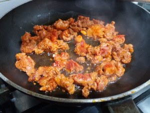 scialatielli di castagna con salsiccia funghi porcini tarallo sbriciolato