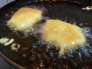 Baccala in pastella allo zafferano su fonduta al cognac_11