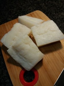 Baccalà in pastella allo zafferano su fonduta al cognac