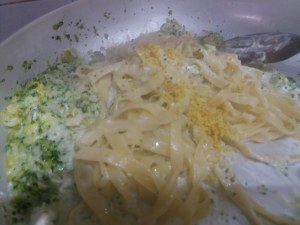 Fettuccine al limone con broccoli e stracciatella di bufala