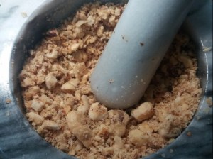 Lasagna vegetariana con ricotta alle olive nere e frutta secca