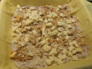 Lasagna vegetariana con ricotta alle olive nere e frutta secca