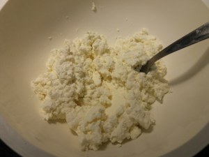 Lasagna vegetariana con ricotta alle olive nere e frutta secca