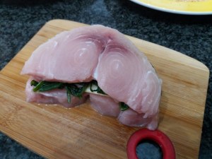 Trancio di pesce spada con friarielli e provola impanato alle nocciole su vellutata di patate e carciofi