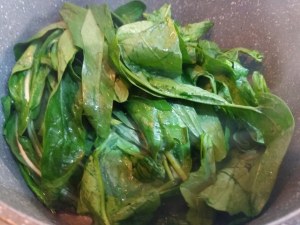 Trancio di pesce spada con friarielli e provola impanato alle nocciole su vellutata di patate e carciofi