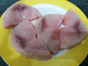 Trancio di pesce spada con friarielli e provola impanato alle nocciole su vellutata di patate e carciofi_9