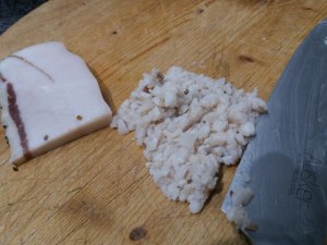 Bucatini lardiati con piselli pomodori secchi e mazzancolle