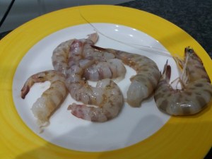 Bucatini lardiati con piselli pomodori secchi e mazzancolle