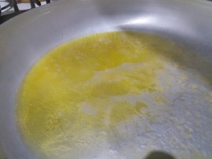 Bucatini lardiati con piselli pomodori secchi e mazzancolle