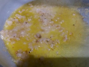 Bucatini lardiati con piselli pomodori secchi e mazzancolle