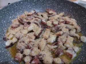 Spaghetti aglio olio e peperoncino con purpu ammuddicato su crema di friarielli