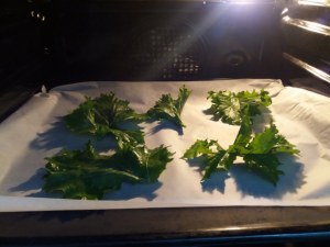 Spaghetti aglio olio e peperoncino con purpu ammuddicato su crema di friarielli