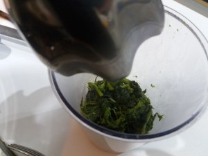 Spaghetti aglio olio e peperoncino con purpu ammuddicato su crema di friarielli