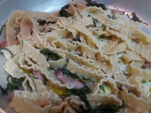 Mafalde alla gricia con agretti su fonduta di pecorino di Pienza