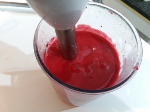 Salmone in crosta di pasta brisè e verza su vellutata di patate e rape rosse_12