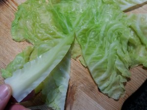 Salmone in crosta di pasta brisè e verza su vellutata di patate e rape rosse