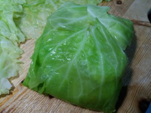 Salmone in crosta di pasta brisè e verza su vellutata di patate e rape rosse