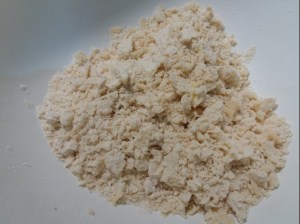 Salmone in crosta di pasta brisè e verza su vellutata di patate e rape rosse