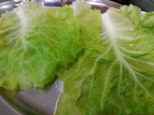 Salmone in crosta di pasta brisè e verza su vellutata di patate e rape rosse