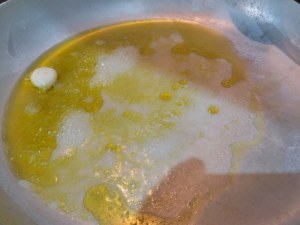 scialatielli ai piselli con vongole e fiori di zucca