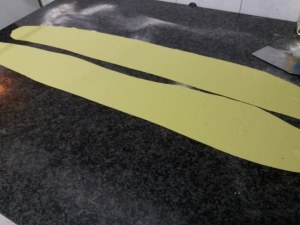 scialatielli ai piselli con vongole e fiori di zucca