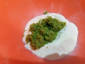 scialatielli ai piselli con vongole e fiori di zucca