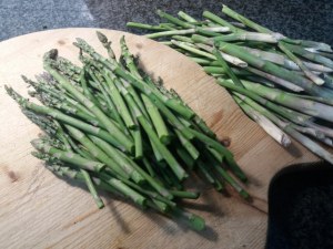 Fusilloni ai quattro formaggi con asparagi selvatici
