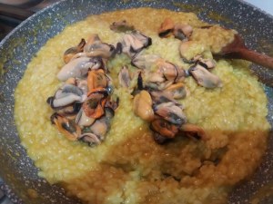 Risotto al curry con cozze