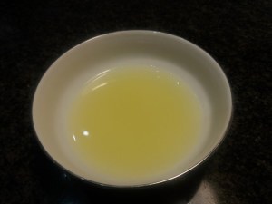 Tartara di baccala con panna acida alle olive nere su biscotto di pasta frolla al rosmarino