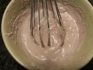 Tartara di baccala con panna acida alle olive nere su biscotto di pasta frolla al rosmarino