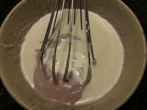 Tartara di baccala con panna acida alle olive nere su biscotto di pasta frolla al rosmarino