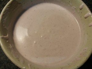 Tartara di baccala con panna acida alle olive nere su biscotto di pasta frolla al rosmarino