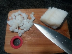 Tartara di baccala con panna acida alle olive nere su biscotto di pasta frolla al rosmarino
